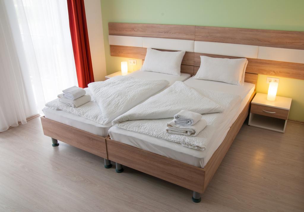 Hotel Pallone بالاتونفوريد الغرفة الصورة