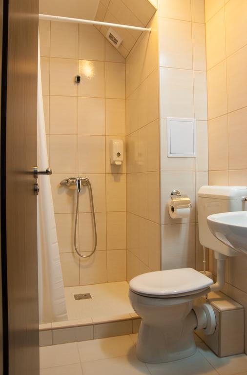 Hotel Pallone بالاتونفوريد الغرفة الصورة