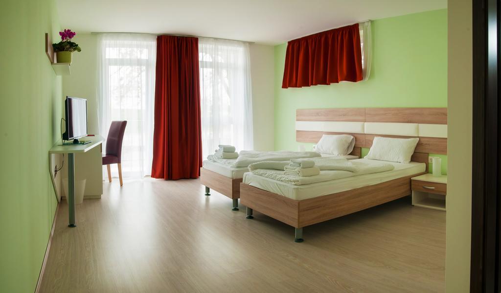 Hotel Pallone بالاتونفوريد الغرفة الصورة