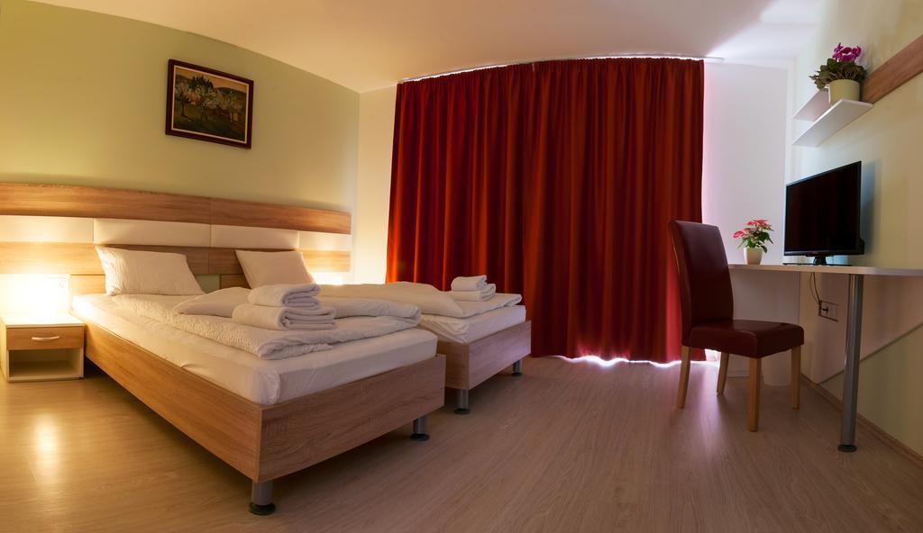 Hotel Pallone بالاتونفوريد الغرفة الصورة