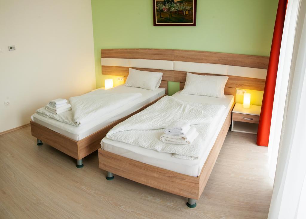 Hotel Pallone بالاتونفوريد الغرفة الصورة